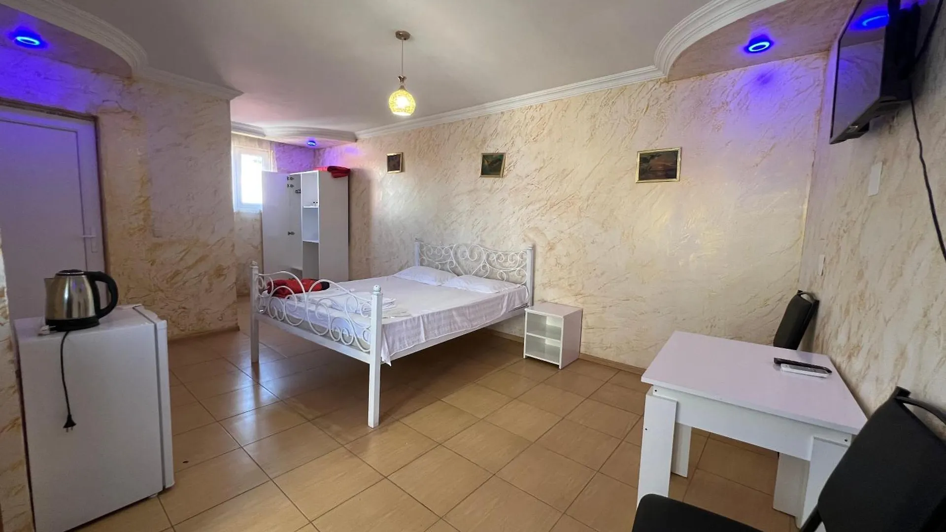 Elite Palace Hotel Batoemi 0*,  Georgië