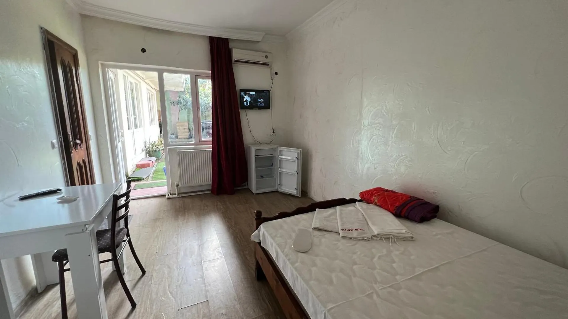 Elite Palace Hotel Batoemi 0*,